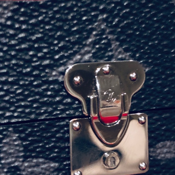 Louis Vuitton Eye Trunk phone case - Picture 6 of 8